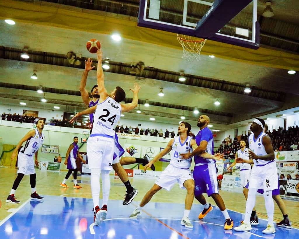 Sobria victoria de B the Travel Brand en su visita al CB Almansa (71-81)