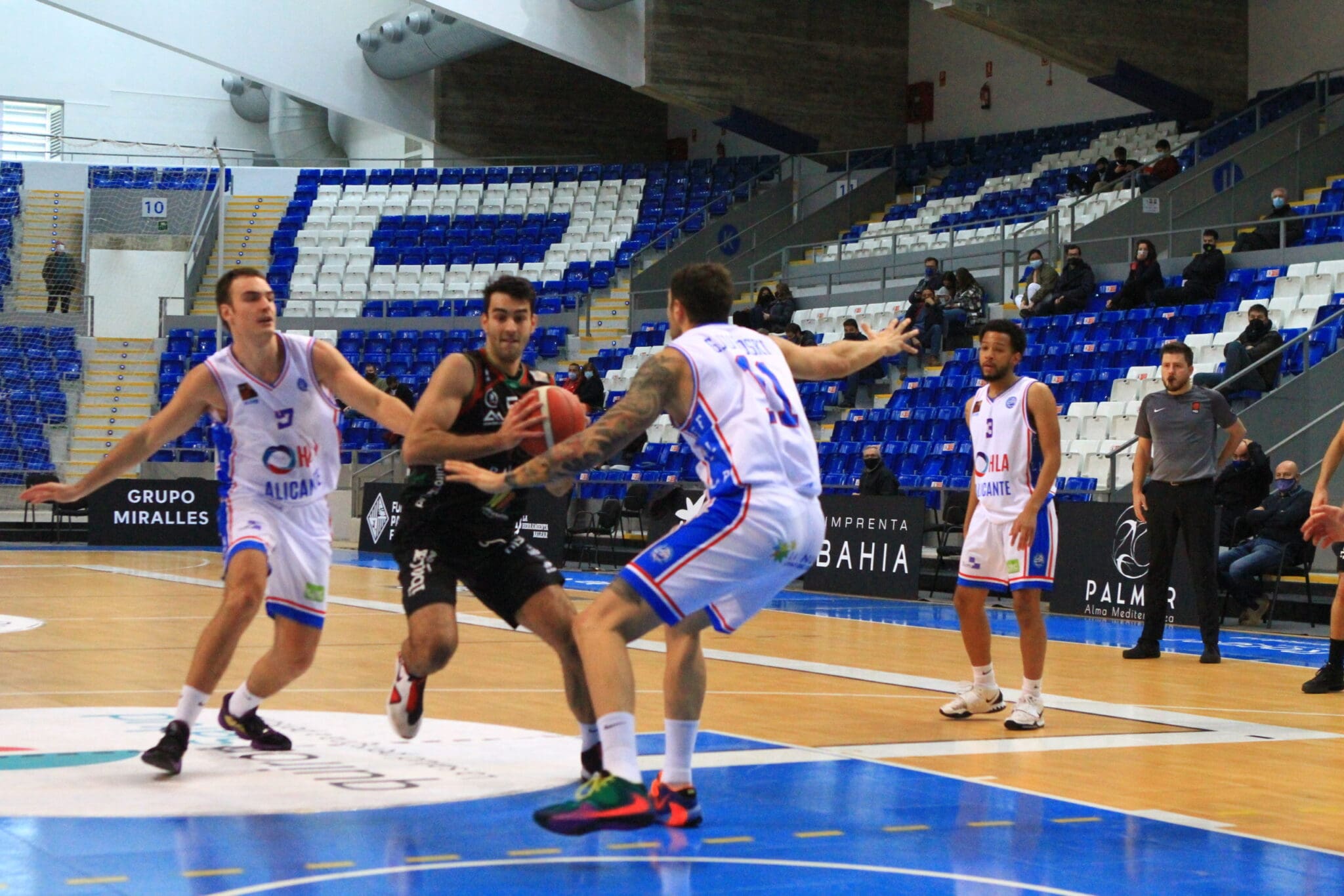 Enorme Palmer Alma Mediterrànea venciendo a HLA Alicante (80-69)